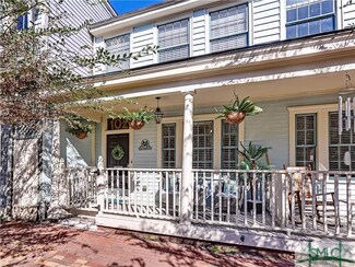102 E Duffy St, Savannah, GA 31401