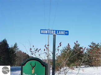 3 Hunters Ln, Copemish, MI 49625