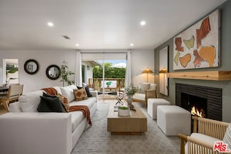 2006 W 21st St, Los Angeles, CA 90018
