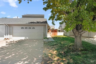 732 W Barrett St, Meridian, ID 83642