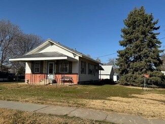 743 E Park St, Hastings, NE 68901
