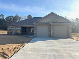 1104 Duke Dr, Bauxite, AR 72011