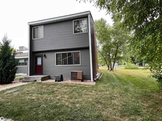 1010 Village Rd, Clear Lake, IA 50428