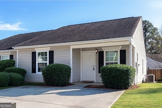 1712 Summerwoods Ln, Griffin, GA 30224