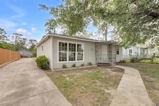 7218 W Knoll St, Houston, TX 77028