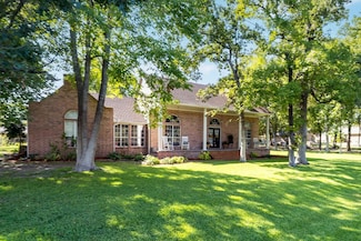 195 Lake Dr, Enchanted Oaks, TX 75156