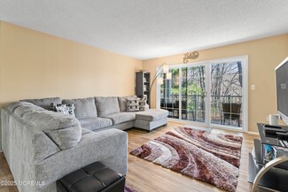 58 Cheverny Ct, Trenton, NJ 08619