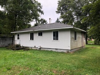 229 S State Line Rd, State Line City, IN 47982