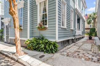 157 Tradd St, Charleston, SC 29401