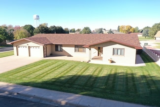 827 Grant St, Imperial, NE 69033