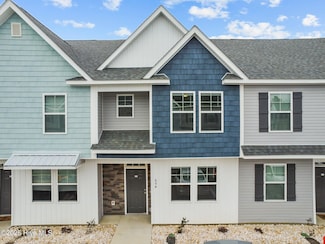 604 Windsurfing Ln, Sneads Ferry, NC 28460