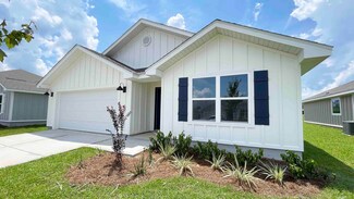 233 Laurel Hill St, Crestview, FL 32539
