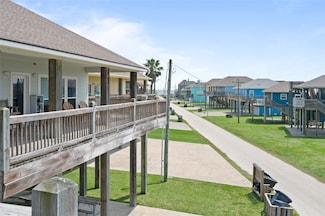 982 S Redfish St, Crystal Beach, TX 77650