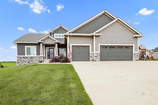 794 182nd Ave, Pella, IA 50219