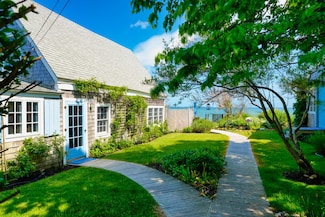 593 Commercial St, Provincetown, MA 02657