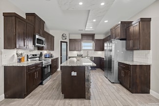 129 Summer Meadow Dr, La Vernia, TX 78121