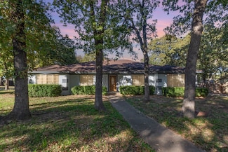 210 Oak Forest Trail, Euless, TX 76039