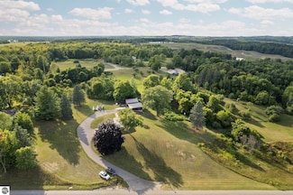 1157 N Us Highway 31 S Unit 1 & 2, Traverse City, MI 49685