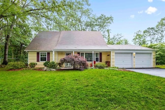 5 Seward Ln, Stony Brook, NY 11790