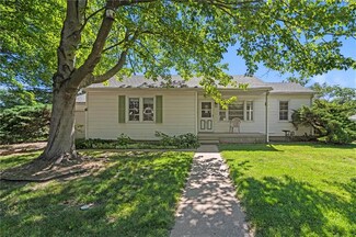 4011 Valley View Rd, Leavenworth, KS 66048
