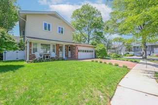 2 Boat Ln, Port Washington, NY 11050