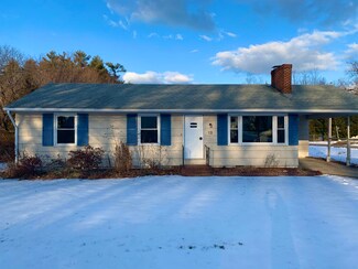 12 South St, Lisbon, ME 04252