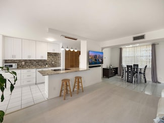 3550 Blue Lake Dr Unit 402, Pompano Beach, FL 33064