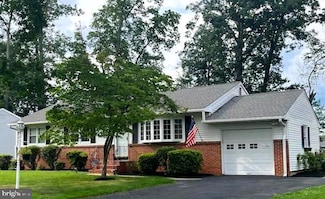 142 Susan Dr, Ewing, NJ 08638