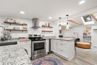 47 S Shore Rd, Holbrook, MA 02343