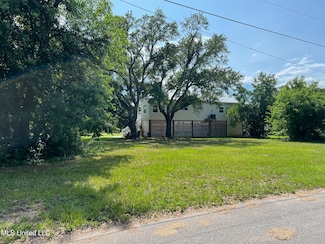 205 Magnolia Ave, Pass Christian, MS 39571