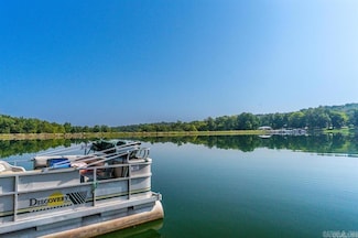 111 W Lakeshore Dr, Cherokee Village, AR 72529