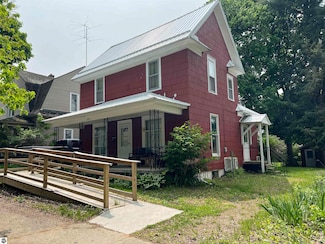 821 Cotey St, Cadillac, MI 49601