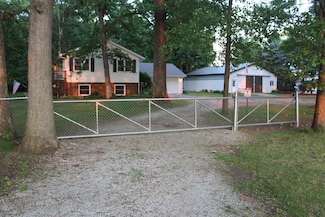 19550 Nutmeg Rd, Argos, IN 46501