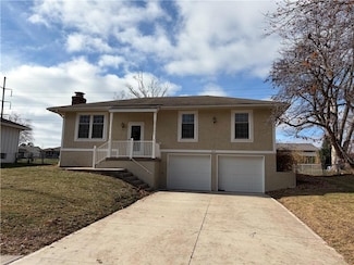 302 NW Shamrock Ave, Lees Summit, MO 64081