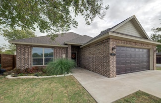 211 E Pine St, Alvord, TX 76225