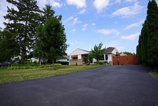2304 Jay Ln, Rolling Meadows, IL 60008