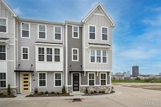 8904 Gateway Cir, St. Louis, MO 63144