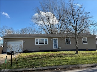 305 Washington Dr, Mineral Wells, WV 26150