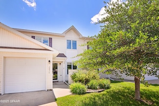 2476 S 38th St, Grand Forks, ND 58201