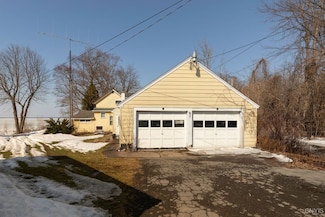 877 Park Ave, Bridgeport, NY 13030