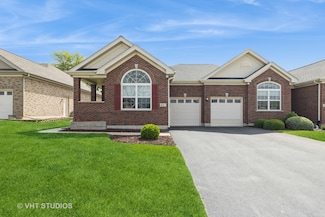 921 Eineke Blvd, Algonquin, IL 60102