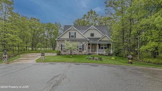 8 Indigo Cir, Hazleton, PA 18202