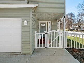 210 5th St NW, Minot, ND 58703
