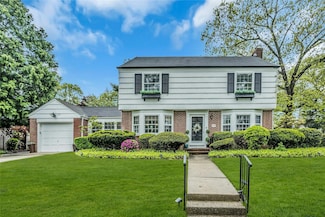 257 Hewlett Ave, Merrick, NY 11566