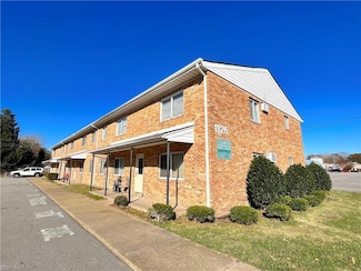 1126 Sparrow Rd Unit 4, Chesapeake, VA 23325