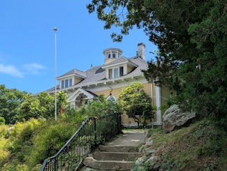 11 Doane St, Fairhaven, MA 02719