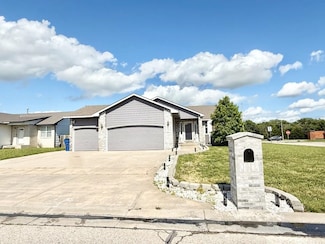 1734 S Justin Cir, Wichita, KS 67207