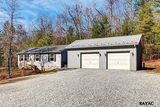 201 Plantation Rd, Orrtanna, PA 17353