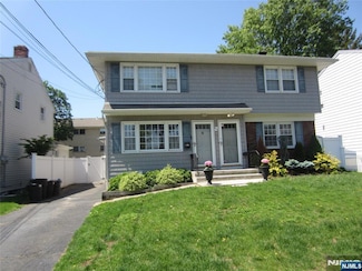 423 Leonhardt Dr Unit 1, Saddle Brook, NJ 07663