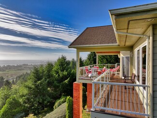 15646 Seaside Ct, Brookings, OR 97415